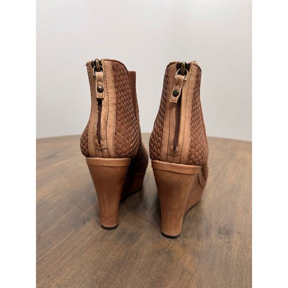 Ugg Leather Peep Toe Wedge Heels - Womens US Size 9 - Picture 4 of 8